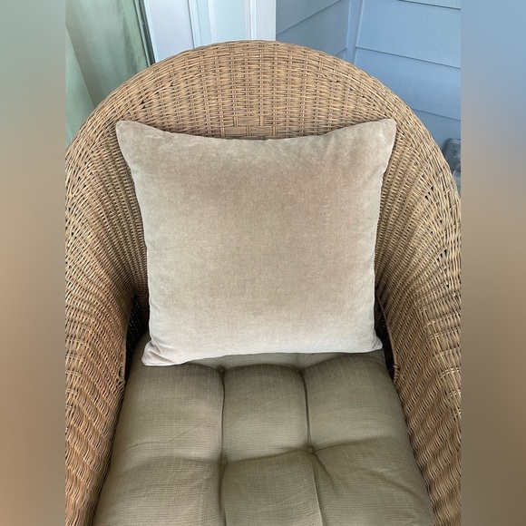 Mars & More Robelin Alpine Pillow 17x17 in new like condition
Ski cottage, cabin - Picture 3 of 6